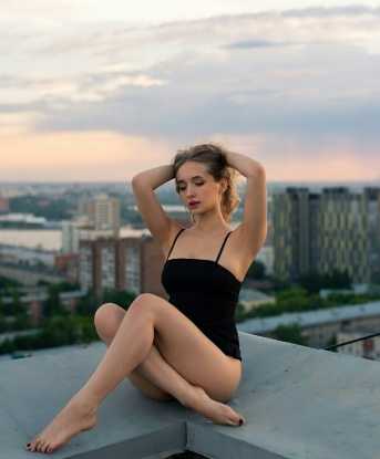 Опыт и опытность - это то, чем я горжусь. В моем элегантном обществе ты почувствуешь себя уютно и расслаблено. Я готова предложить тебе широкий спектр услуг, чтобы удовлетворить все твои желания и фантазии. Мои возможности безграничны, и я с удовольствием сделаю твои самые смелые мечты реальностью. Мои отзывы говорят сами за себя - мои клиенты остаются полностью довольными и всегда возвращаются ко мне снова. Видя мои фото, ты можешь оценить мою красоту и сексуальность. Доверься мне, и я покажу тебе незабываемое время, которое ты не сможешь забыть. Ева